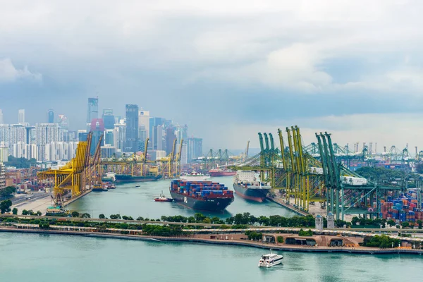 Uitzicht op Keppel Harbour vanaf Singapore kabelbaan. — Stockfoto