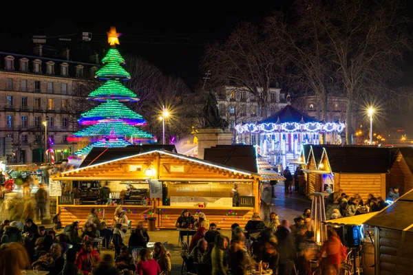 Bayonnes julmarknad på natten, Frankrike — Stockfoto
