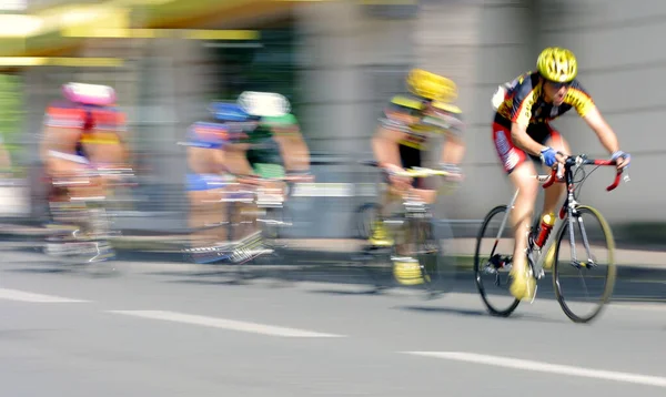 Una Gara Ciclistica Sprint Collettivo Gruppo Ciclisti Traguardo — Foto Stock