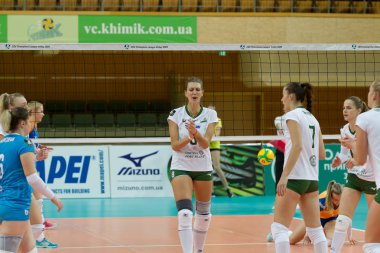 Odessa, Güney, Ukrayna - 15 Ekim 2019. Avrupa Kadınlar Voleybol Şampiyonası. Voleybol sahası, maç beklentisiyle hazırlandı. Cev Şampiyonlar Ligi Volesi 2020