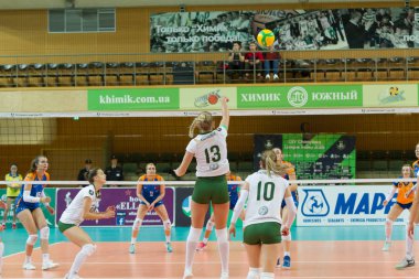 Odessa, Güney, Ukrayna - 15 Ekim 2019. Avrupa Kadınlar Voleybol Şampiyonası. Voleybol sahası, maç beklentisiyle hazırlandı. Cev Şampiyonlar Ligi Volesi 2020