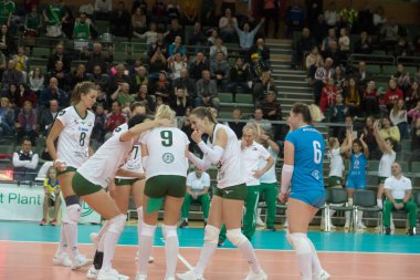 Odessa, Güney, Ukrayna - 15 Ekim 2019. Avrupa Kadınlar Voleybol Şampiyonası. Voleybol sahası, maç beklentisiyle hazırlandı. Cev Şampiyonlar Ligi Volesi 2020