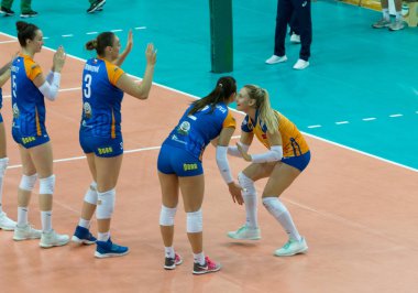 Odessa, Güney, Ukrayna - 15 Ekim 2019. Avrupa Kadınlar Voleybol Şampiyonası. Voleybol sahası, maç beklentisiyle hazırlandı. Cev Şampiyonlar Ligi Volesi 2020