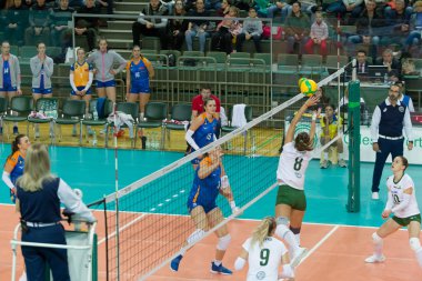 Odessa, Güney, Ukrayna - 15 Ekim 2019. Avrupa Kadınlar Voleybol Şampiyonası. Voleybol sahası, maç beklentisiyle hazırlandı. Cev Şampiyonlar Ligi Volesi 2020