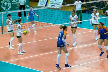 Odessa, Güney, Ukrayna - 15 Ekim 2019. Avrupa Kadınlar Voleybol Şampiyonası. Voleybol sahası, maç beklentisiyle hazırlandı. Cev Şampiyonlar Ligi Volesi 2020