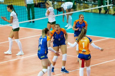Odessa, Güney, Ukrayna - 15 Ekim 2019. Avrupa Kadınlar Voleybol Şampiyonası. Voleybol sahası, maç beklentisiyle hazırlandı. Cev Şampiyonlar Ligi Volesi 2020