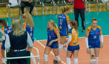 Odessa, Güney, Ukrayna - 15 Ekim 2019. Avrupa Kadınlar Voleybol Şampiyonası. Voleybol sahası, maç beklentisiyle hazırlandı. Cev Şampiyonlar Ligi Volesi 2020