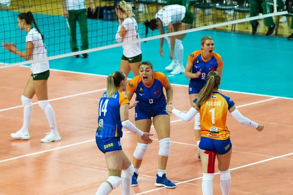 Odessa, Güney, Ukrayna - 15 Ekim 2019. Avrupa Kadınlar Voleybol Şampiyonası. Voleybol sahası, maç beklentisiyle hazırlandı. Cev Şampiyonlar Ligi Volesi 2020