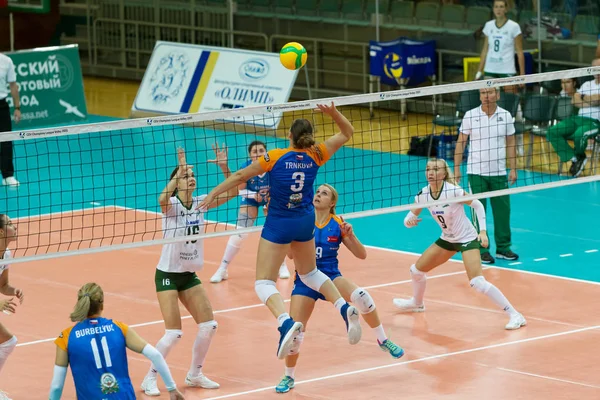 Odessa, Güney, Ukrayna - 15 Ekim 2019. Avrupa Kadınlar Voleybol Şampiyonası. Voleybol sahası, maç beklentisiyle hazırlandı. Cev Şampiyonlar Ligi Volesi 2020