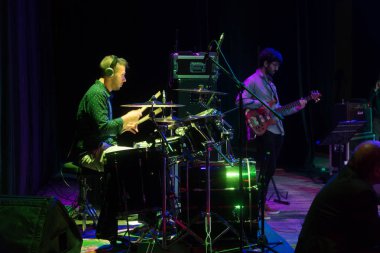 Odessa, Ukrayna - 1 Kasım 2019: Adriano Celentano 'nun konser performansı. Müzik grubu Adolfo Sebastiani 'nin solisti ünlü şarkıcı Celentano. Haraç Şovu Celentano. İtalyan pop efsanesi