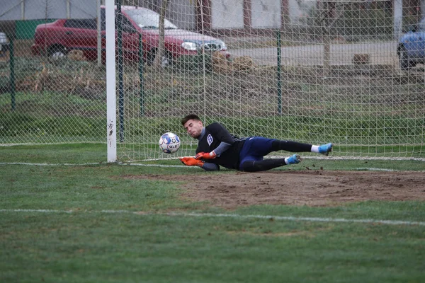 Odessa Ukraina Circa 2019 Målvakt För Ett Lokalt Fotbollslag Gör — Stockfoto