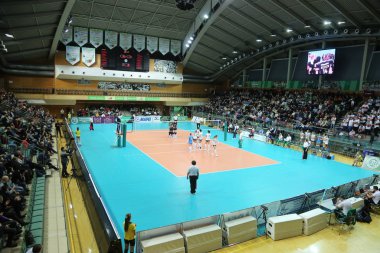 Odessa, Yuzhny, Ukrayna-27 Kasım 2019. Avrupa Kadınlar Voleybol Şampiyonası. Cev Şampiyonlar Ligi Volesi 2020. Vc Khimik (beyaz) Lks Commercecon Lodz Poland 'ya (siyah) ev sahipliği yapıyor. Grup turnuvası