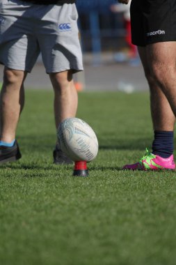 Odessa, Ukrayna - 22 Nisan 2018: Uluslararası maç Avrupa ragbi Şampiyonası Politechnik - Odessa ve Sporting - Aeim - Moldova. Erkekler maç sırasında mücadelenin bir gergin anı. Rugby oyunu, Erkek