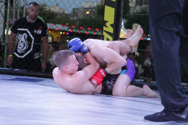 Odessa Ukraina Czerwca 2019 Wojownicy Mma Bokserzy Walczą Bez Zasad — Zdjęcie stockowe