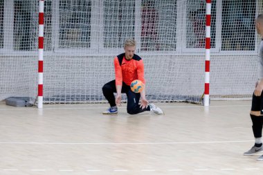 Odessa, Ukrayna - Ocak 2020: Kimliği belirsiz yerel takım oyuncuları futsal oynuyor