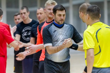 Odessa, Ukrayna - Ocak 2020: Kimliği belirsiz yerel takım oyuncuları futsal oynuyor