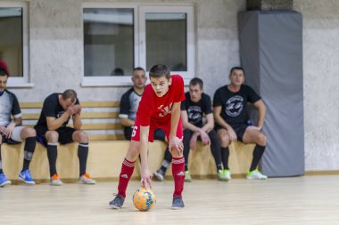 Odessa, Ukrayna - Ocak 2020: Kimliği belirsiz yerel takım oyuncuları futsal oynuyor