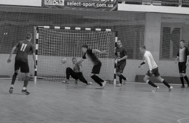 Odessa, Ukrayna - Ocak 2020: Kimliği belirsiz yerel takım oyuncuları futsal oynuyor