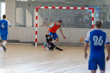 Odessa, Ukrayna - Ocak 2020: Kimliği belirsiz yerel takım oyuncuları futsal oynuyor