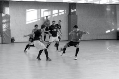 Odessa, Ukrayna - Ocak 2020: Kimliği belirsiz yerel takım oyuncuları futsal oynuyor
