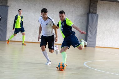 Odessa, Ukrayna - Ocak 2020: Kimliği belirsiz yerel takım oyuncuları futsal oynuyor