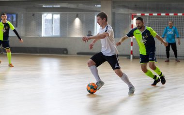 Odessa, Ukrayna - Ocak 2020: Kimliği belirsiz yerel takım oyuncuları futsal oynuyor