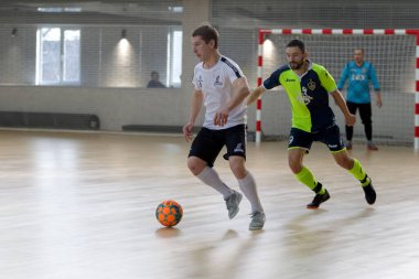 Odessa, Ukrayna - Ocak 2020: Kimliği belirsiz yerel takım oyuncuları futsal oynuyor