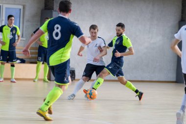 Odessa, Ukrayna - Ocak 2020: Kimliği belirsiz yerel takım oyuncuları futsal oynuyor