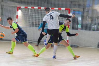 Odessa, Ukrayna - Ocak 2020: Kimliği belirsiz yerel takım oyuncuları futsal oynuyor