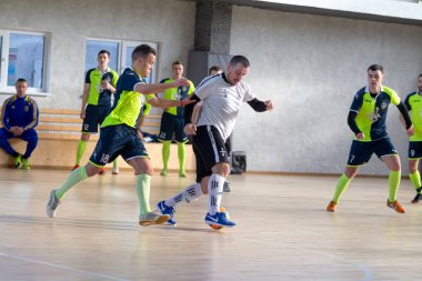 Odessa, Ukrayna - Ocak 2020: Kimliği belirsiz yerel takım oyuncuları futsal oynuyor