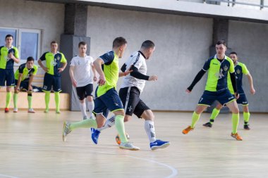 Odessa, Ukrayna - Ocak 2020: Kimliği belirsiz yerel takım oyuncuları futsal oynuyor