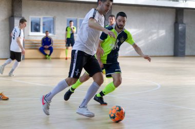 Odessa, Ukrayna - Ocak 2020: Kimliği belirsiz yerel takım oyuncuları futsal oynuyor