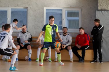 Odessa, Ukrayna - Ocak 2020: Kimliği belirsiz yerel takım oyuncuları futsal oynuyor