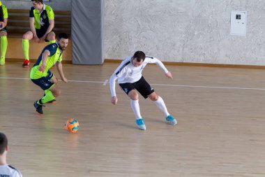 Odessa, Ukrayna - Ocak 2020: Kimliği belirsiz yerel takım oyuncuları futsal oynuyor