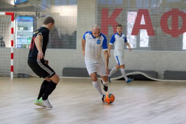 Odessa, Ukrayna - Ocak 2020: Kimliği belirsiz yerel takım oyuncuları futsal oynuyor