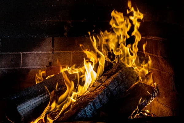 Fire Vintage Vintage Fireplace Firewood Coals Burn Fireplace Frying Meat — Stock Photo, Image