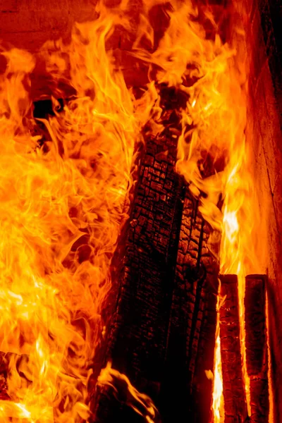 Fuego Una Chimenea Vintage Vintage Leña Carbones Queman Través Chimenea — Foto de Stock