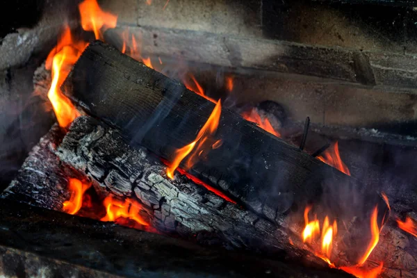 Fire Vintage Vintage Fireplace Firewood Coals Burn Fireplace Frying Meat — Stock Photo, Image