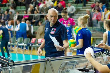 Yuzhnuy, Odessa, Ukr - 4 Şubat 2020: Khimik Yuzhnuy maçı sırasında efsanevi Avrupa teknik direktörü Massimo Barbolini (Igor Gorgonzola Novara) - Igor Gorgonzola Novara Italy. Voleybol Kadınlar Ligi
