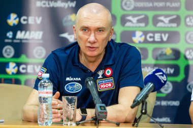 Yuzhnuy, Odessa, Ukr - 4 Şubat 2020: Khimik Yuzhnuy maçı sırasında efsanevi Avrupa teknik direktörü Massimo Barbolini (Igor Gorgonzola Novara) - Igor Gorgonzola Novara Italy. Voleybol Kadınlar Ligi