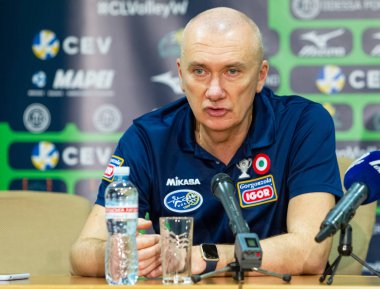 Yuzhnuy, Odessa, Ukr - 4 Şubat 2020: Khimik Yuzhnuy maçı sırasında efsanevi Avrupa teknik direktörü Massimo Barbolini (Igor Gorgonzola Novara) - Igor Gorgonzola Novara Italy. Voleybol Kadınlar Ligi