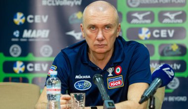 Yuzhnuy, Odessa, Ukr - 4 Şubat 2020: Khimik Yuzhnuy maçı sırasında efsanevi Avrupa teknik direktörü Massimo Barbolini (Igor Gorgonzola Novara) - Igor Gorgonzola Novara Italy. Voleybol Kadınlar Ligi