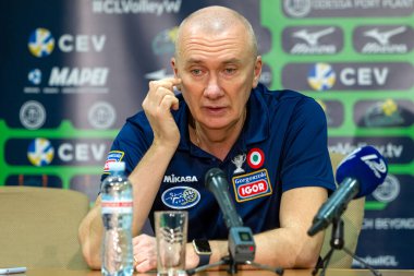 Yuzhnuy, Odessa, Ukr - 4 Şubat 2020: Khimik Yuzhnuy maçı sırasında efsanevi Avrupa teknik direktörü Massimo Barbolini (Igor Gorgonzola Novara) - Igor Gorgonzola Novara Italy. Voleybol Kadınlar Ligi
