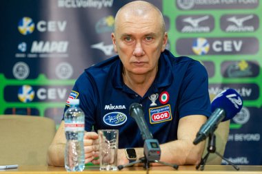 Yuzhnuy, Odessa, Ukr - 4 Şubat 2020: Khimik Yuzhnuy maçı sırasında efsanevi Avrupa teknik direktörü Massimo Barbolini (Igor Gorgonzola Novara) - Igor Gorgonzola Novara Italy. Voleybol Kadınlar Ligi