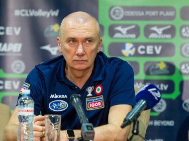 Yuzhnuy, Odessa, Ukr - 4 Şubat 2020: Khimik Yuzhnuy maçı sırasında efsanevi Avrupa teknik direktörü Massimo Barbolini (Igor Gorgonzola Novara) - Igor Gorgonzola Novara Italy. Voleybol Kadınlar Ligi