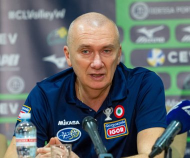 Yuzhnuy, Odessa, Ukr - 4 Şubat 2020: Khimik Yuzhnuy maçı sırasında efsanevi Avrupa teknik direktörü Massimo Barbolini (Igor Gorgonzola Novara) - Igor Gorgonzola Novara Italy. Voleybol Kadınlar Ligi