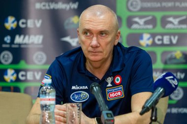 Yuzhnuy, Odessa, Ukr - 4 Şubat 2020: Khimik Yuzhnuy maçı sırasında efsanevi Avrupa teknik direktörü Massimo Barbolini (Igor Gorgonzola Novara) - Igor Gorgonzola Novara Italy. Voleybol Kadınlar Ligi