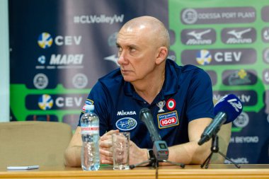 Yuzhnuy, Odessa, Ukr - 4 Şubat 2020: Khimik Yuzhnuy maçı sırasında efsanevi Avrupa teknik direktörü Massimo Barbolini (Igor Gorgonzola Novara) - Igor Gorgonzola Novara Italy. Voleybol Kadınlar Ligi