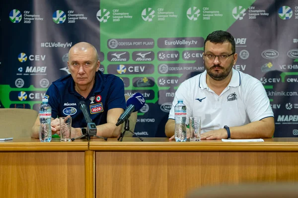 Yuzhnuy, Odessa, Ukr - 4 Şubat 2020: Khimik Yuzhnuy maçı sırasında efsanevi Avrupa teknik direktörü Massimo Barbolini (Igor Gorgonzola Novara) - Igor Gorgonzola Novara Italy. Voleybol Kadınlar Ligi