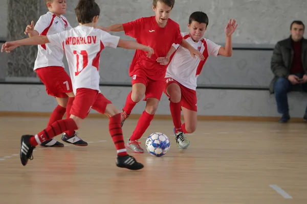 Οδησσός Ουκρανία Δεκεμβρίου 2019 Μικρά Αγόρια Παιδιά Παίζουν Μίνι Ποδόσφαιρο — Φωτογραφία Αρχείου